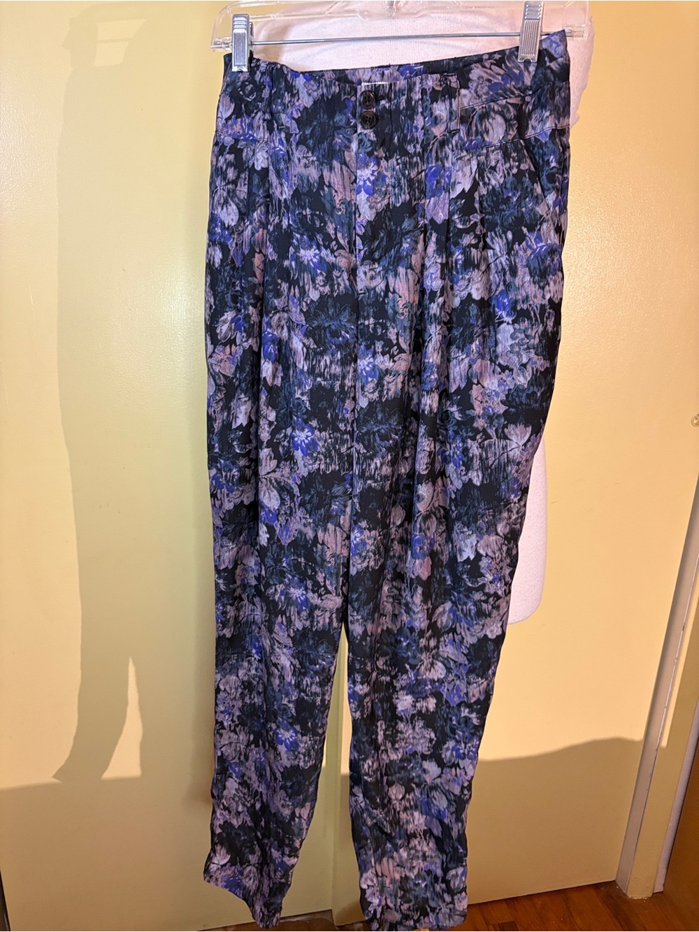 Kimchi Blue Floral Cropped Ankle Pants - Urban Outfitters House Brand